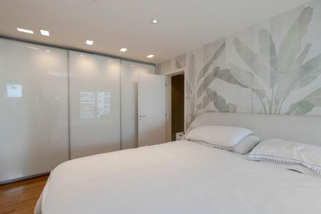 Apartamento à venda com 246m², 3 quartos e 3 vagas Apartamento à venda com 246m², 3 quartos e 3 vagasSuíte 1