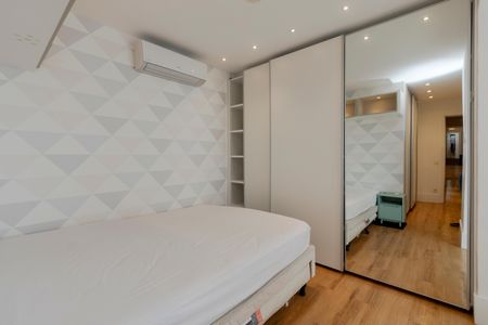 Apartamento à venda com 246m², 3 quartos e 3 vagas Apartamento à venda com 246m², 3 quartos e 3 vagasSuíte 3