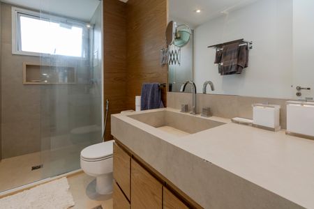 Apartamento à venda com 246m², 3 quartos e 3 vagas Apartamento à venda com 246m², 3 quartos e 3 vagasBanheiro da Suíte 1