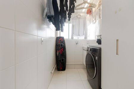 Apartamento à venda com 246m², 3 quartos e 3 vagas Apartamento à venda com 246m², 3 quartos e 3 vagasÁrea de Serviço