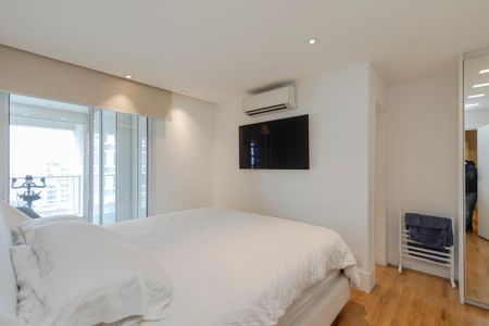 Apartamento à venda com 246m², 3 quartos e 3 vagas Apartamento à venda com 246m², 3 quartos e 3 vagasSuíte 1