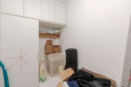 Apartamento à venda com 246m², 3 quartos e 3 vagas Apartamento à venda com 246m², 3 quartos e 3 vagasQuarto de Serviço