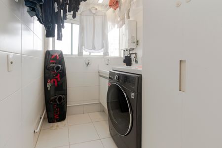 Apartamento à venda com 246m², 3 quartos e 3 vagas Apartamento à venda com 246m², 3 quartos e 3 vagasÁrea de Serviço