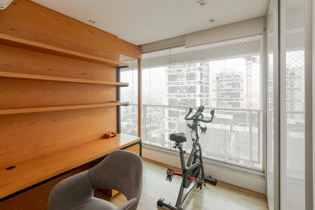 Apartamento à venda com 246m², 3 quartos e 3 vagas Apartamento à venda com 246m², 3 quartos e 3 vagasVaranda da Suíte 1