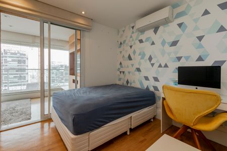 Apartamento à venda com 246m², 3 quartos e 3 vagas Apartamento à venda com 246m², 3 quartos e 3 vagasSuíte 2