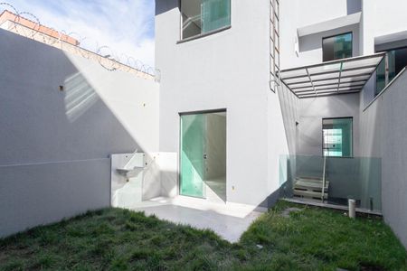 Casa à venda com 145m², 3 quartos e 4 vagasQuintal