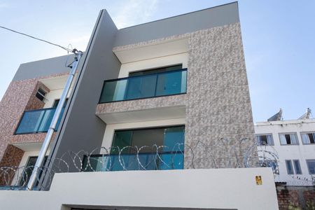 Casa à venda com 145m², 3 quartos e 4 vagasFachada