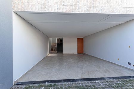 Casa à venda com 145m², 3 quartos e 4 vagasGaragem