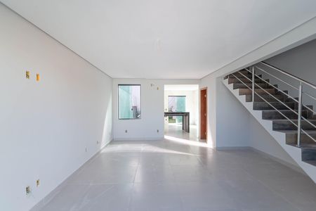 Casa à venda com 145m², 3 quartos e 4 vagasSala