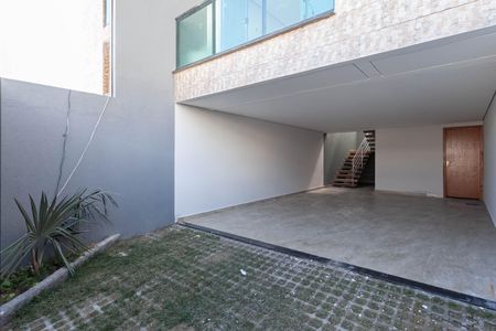 Casa à venda com 145m², 3 quartos e 4 vagasGaragem