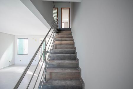 Casa à venda com 145m², 3 quartos e 4 vagasEscada