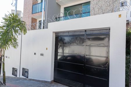 Casa à venda com 145m², 3 quartos e 4 vagasFachada