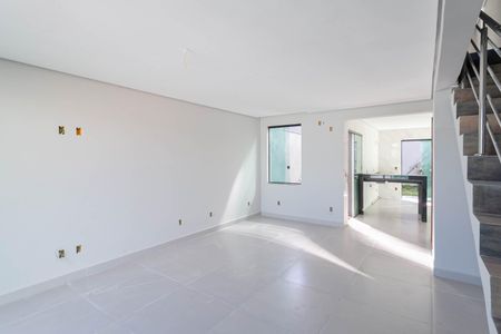 Sala de casa à venda com 3 quartos, 145m² em Morro do Confisco, Contagem