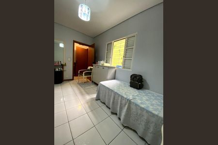 Casa à venda com 3 quartos, 215m² em Parque Sao Domingos, São Paulo