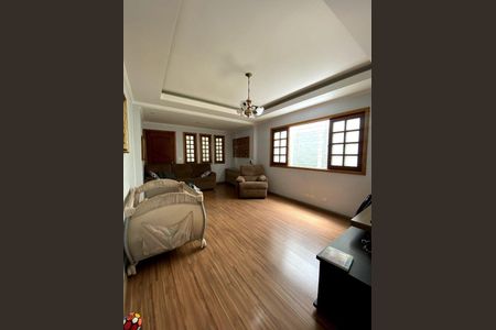 Casa à venda com 3 quartos, 215m² em Parque Sao Domingos, São Paulo