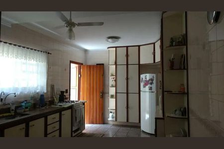 Casa à venda com 3 quartos, 207m² em Parque Sao Domingos, São Paulo