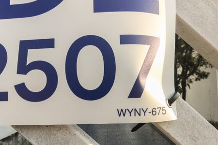 Casa à venda com 120m², 3 quartos e 7 vagasFachada - Placa Código WYNY-675