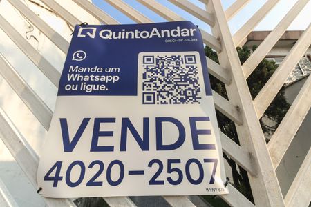 Casa à venda com 120m², 3 quartos e 7 vagasFachada - Placa Código WYNY-675