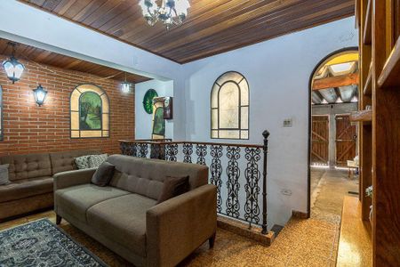 Casa à venda com 5 quartos, 311m² em Vila Brasilina, São Paulo