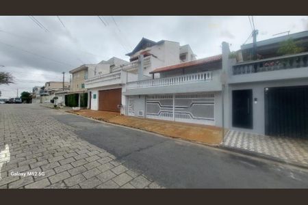 Casa à venda com 210m², 3 quartos e 3 vagas