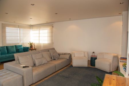 Apartamento para alugar com 240m², 3 quartos e 4 vagas Apartamento para alugar com 240m², 3 quartos e 4 vagasSala