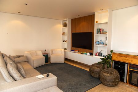 Apartamento para alugar com 240m², 3 quartos e 4 vagas Apartamento para alugar com 240m², 3 quartos e 4 vagasSala