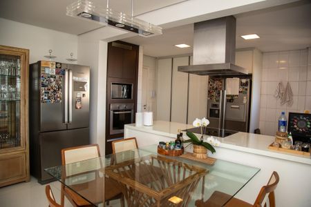 Apartamento para alugar com 240m², 3 quartos e 4 vagas Apartamento para alugar com 240m², 3 quartos e 4 vagasCozinha