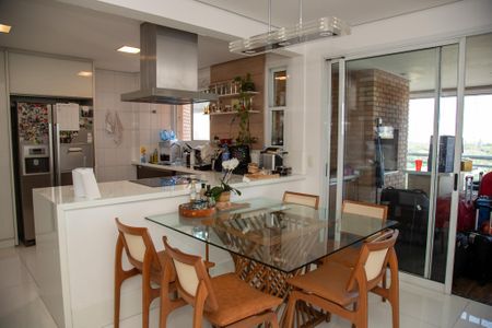 Apartamento para alugar com 240m², 3 quartos e 4 vagas Apartamento para alugar com 240m², 3 quartos e 4 vagasCozinha