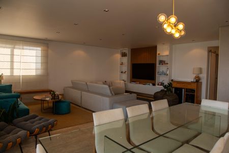 Apartamento para alugar com 240m², 3 quartos e 4 vagas Apartamento para alugar com 240m², 3 quartos e 4 vagasSala