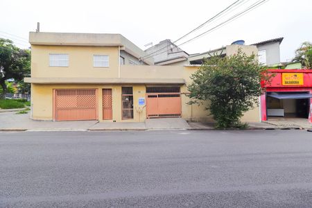 Casa para alugar com 75m², 2 quartos e 2 vagasFachada