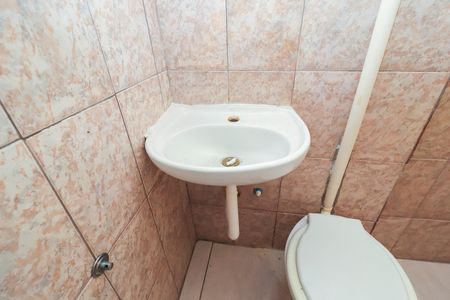 Casa para alugar com 75m², 2 quartos e 2 vagasBanheiro da Suíte