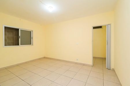 Casa para alugar com 75m², 2 quartos e 2 vagasQuarto 1