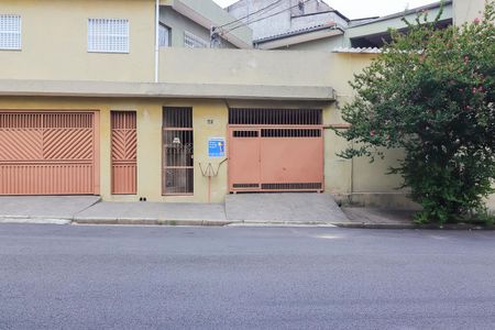 Casa para alugar com 75m², 2 quartos e 2 vagasFachada