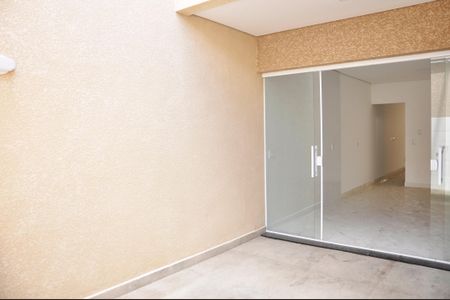 Casa à venda com 150m², 3 quartos e 3 vagasDetalhe - Área de Serviço e Churrasqueira