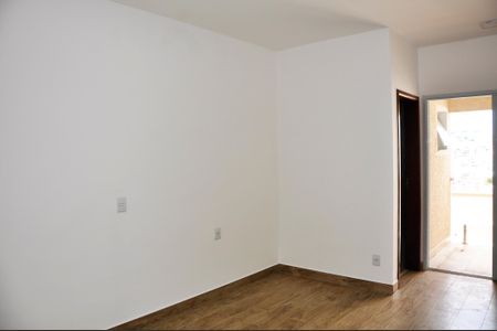 Casa à venda com 150m², 3 quartos e 3 vagasDetalhe - Quarto 02 com Suíte