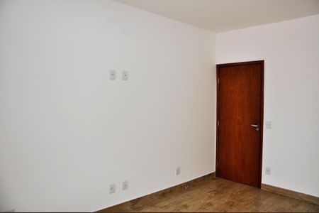 Casa à venda com 150m², 3 quartos e 3 vagasDetalhe - Quarto 02 com Suíte