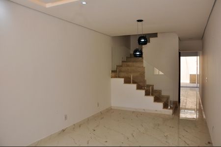 Detalhe - Sala de casa à venda com 3 quartos, 150m² em Vila Guedes, São Paulo