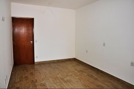 Casa à venda com 150m², 3 quartos e 3 vagasDetalhe - Quarto 02 com Suíte