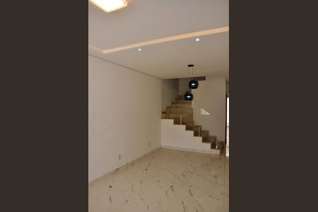 Detalhe - Sala de casa à venda com 3 quartos, 150m² em Vila Guedes, São Paulo