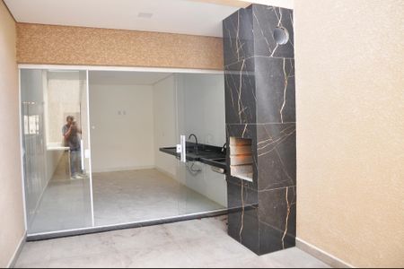 Casa à venda com 150m², 3 quartos e 3 vagasDetalhe - Área de Serviço e Churrasqueira