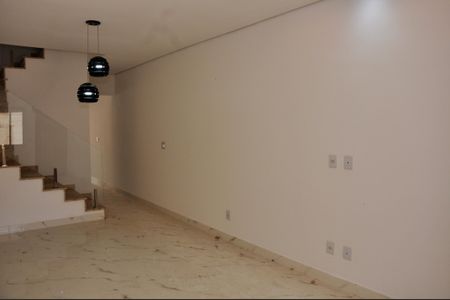 Detalhe - Sala de casa à venda com 3 quartos, 150m² em Vila Guedes, São Paulo