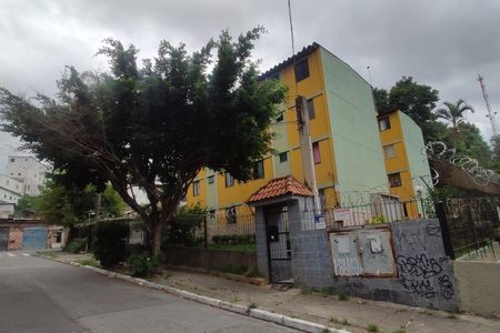 Apartamento à venda com 48m², 2 quartos e 1 vaga Apartamento à venda com 48m², 2 quartos e 1 vagaFachada + placa