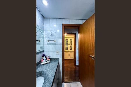 Apartamento à venda com 240m², 4 quartos e 3 vagas Apartamento à venda com 240m², 4 quartos e 3 vagasBanheiro da Suíte 3