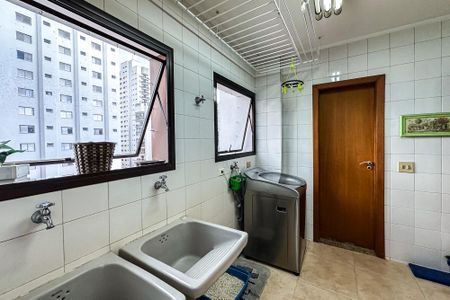 Apartamento à venda com 240m², 4 quartos e 3 vagas Apartamento à venda com 240m², 4 quartos e 3 vagasÁrea de Serviço
