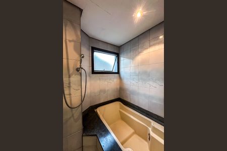 Apartamento à venda com 240m², 4 quartos e 3 vagasBanheiro da Suíte 1