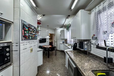 Apartamento à venda com 240m², 4 quartos e 3 vagas Apartamento à venda com 240m², 4 quartos e 3 vagasCozinha