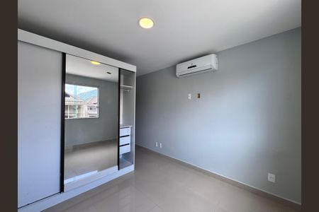 Quarto de casa de condomínio para alugar com 4 quartos, 350m² em Recreio dos Bandeirantes, Rio de Janeiro