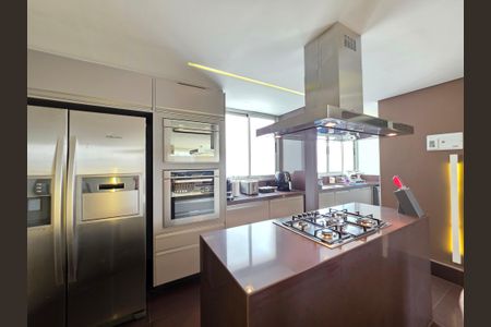 Apartamento à venda com 190m², 4 quartos e 3 vagas Apartamento à venda com 190m², 4 quartos e 3 vagasCozinha