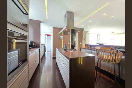 Apartamento à venda com 190m², 4 quartos e 3 vagas Apartamento à venda com 190m², 4 quartos e 3 vagasCozinha