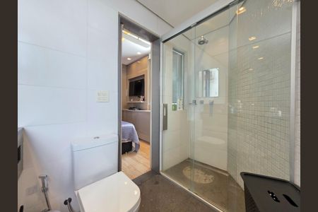 Apartamento à venda com 190m², 4 quartos e 3 vagas Apartamento à venda com 190m², 4 quartos e 3 vagasBanheiro da Suíte